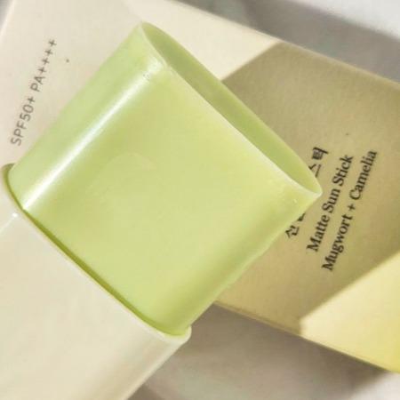 MATTE SUN STICK MUGWORT+CAMELLIA 18G